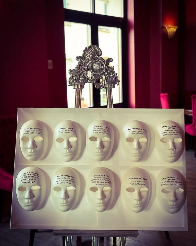 HalloWIN — Cine ești când nu te vede nimeni? - 1